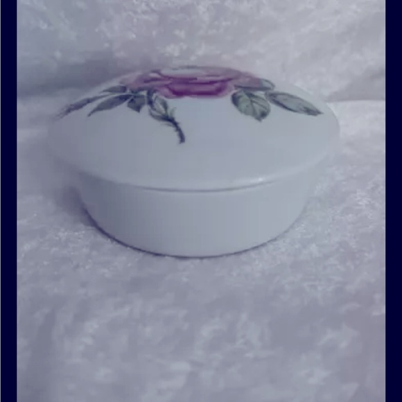 Vintage 1970 Paris Limoges Rose Collection Trinket Box - Picture 2 of 4
